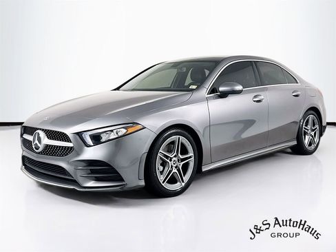 Used 2022 Mercedes-Benz A 220 4MATIC w/ AMG Line image 3