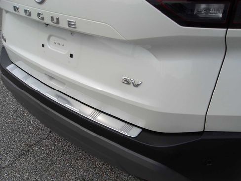 Used 2021 Nissan Rogue SV w/ Premium Package image 9