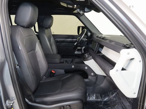 Used 2023 Land Rover Defender 110 SE image 13