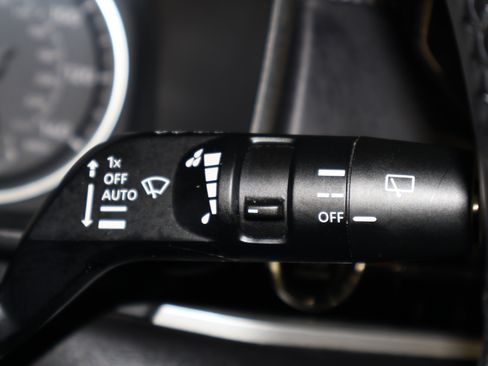 Used 2023 Mitsubishi Outlander SE image 23