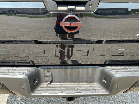 Used 2022 Nissan Frontier PRO-4X image 32