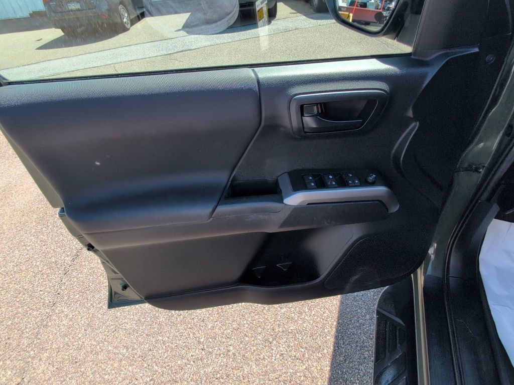 Used 2021 Toyota Tacoma SR5 w/ Trail Edition AWD/4WD image 15