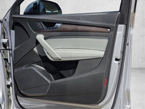 Used 2023 Audi Q5 2.0T Premium w/ Convenience Package image 10