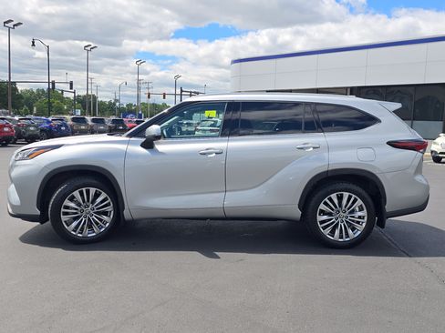 Used 2024 Toyota Highlander Platinum AWD/4WD image 4