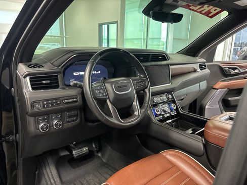 Used 2023 GMC Yukon Denali Ultimate AWD/4WD image 17