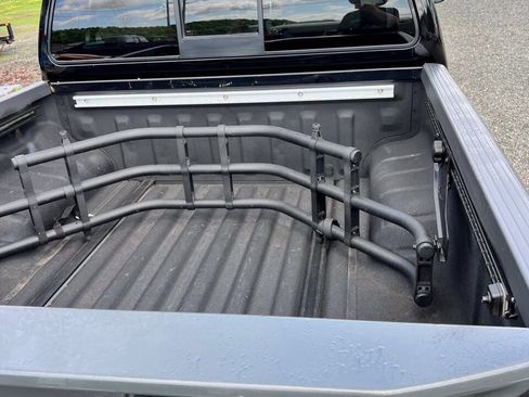 Used 2015 Nissan Frontier SV w/ SV Value Truck Package AWD/4WD image 11