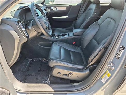 Used 2020 Volvo XC40 T5 Momentum AWD/4WD image 16