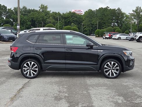 Used 2024 Volkswagen Taos SE FWD image 6