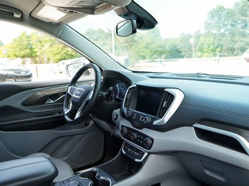 Used 2024 GMC Terrain SLT image 11