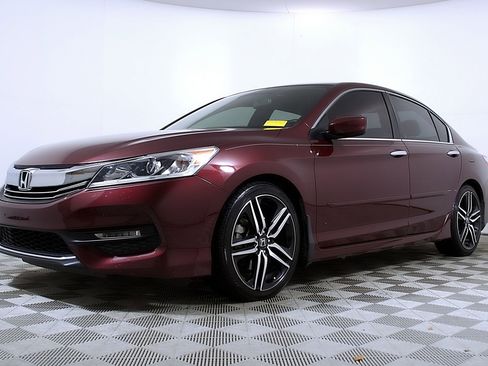 Used 2017 Honda Accord Sport image 2