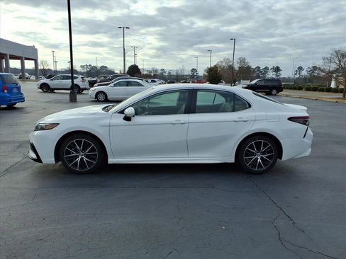 Used 2024 Toyota Camry SE image 6