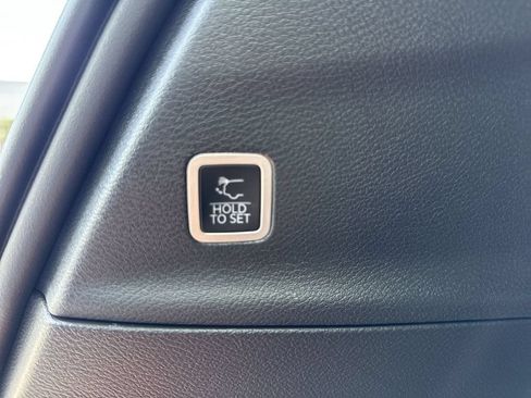 New 2027 Chrysler Pacifica Select FWD image 18