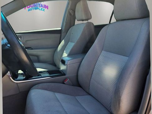 Used 2015 Toyota Camry LE image 11