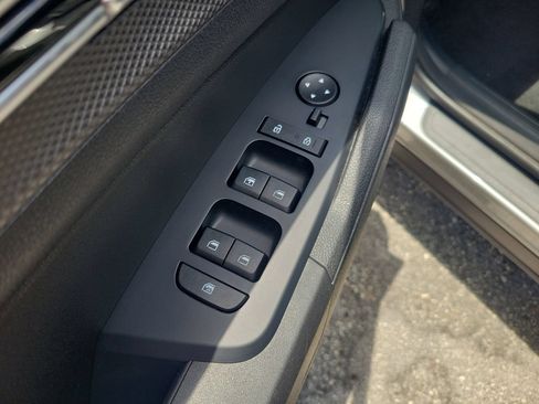 Used 2025 Kia Sportage LX FWD image 13