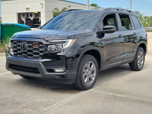 Used 2025 Honda Passport TrailSport image 3