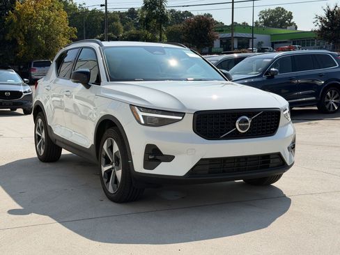 Used 2026 Volvo XC40 B5 Plus w/ Climate Package AWD/4WD image 7