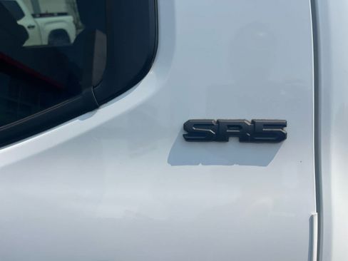 Certified 2024 Toyota Tacoma SR5 AWD/4WD image 8