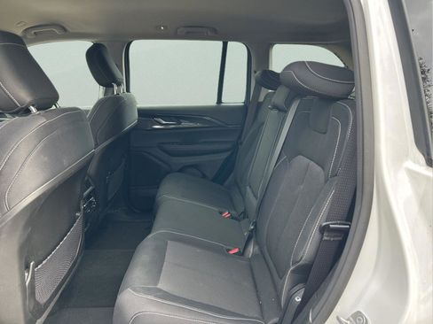 Certified 2023 Jeep Grand Cherokee Laredo image 28