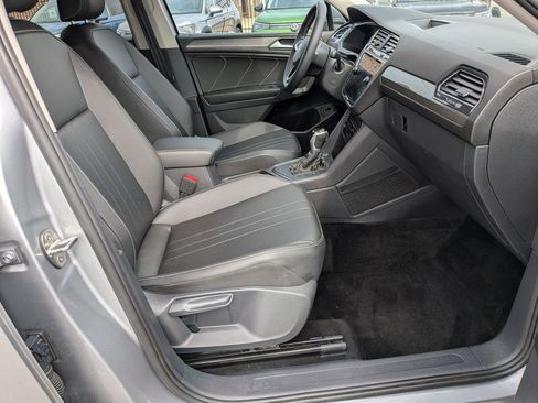 Used 2023 Volkswagen Tiguan SE FWD image 37