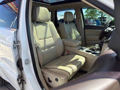 Used 2017 Jeep Grand Cherokee Overland AWD/4WD image 28