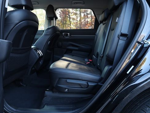 Used 2024 Kia Sorento S image 13