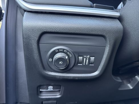 New 2025 Jeep Grand Cherokee Limited w/ MOPAR Finishing Package AWD/4WD image 15