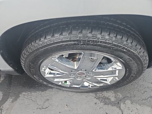 Used 2017 GMC Acadia Limited SLT image 3