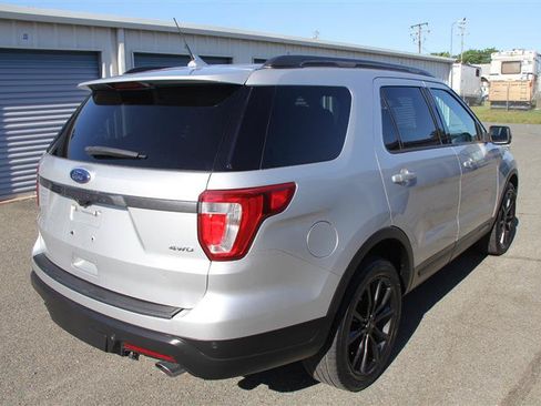 Used 2019 Ford Explorer XLT w/ Equipment Group 202A AWD/4WD image 5