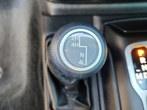 Used 2020 Jeep Wrangler Sport AWD/4WD image 22