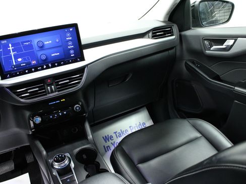 Used 2025 Ford Escape Platinum image 19