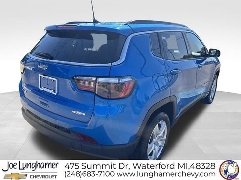 Used 2022 Jeep Compass Latitude w/ Convenience Group AWD/4WD image 3