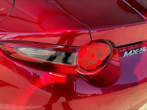 Used 2019 MAZDA MX-5 Miata RF Grand Touring image 26