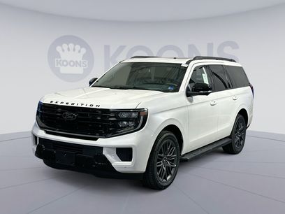 New 2026 Ford Expedition Platinum w/ Stealth Appearance Package