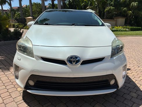 Used 2014 Toyota Prius Five FWD image 6