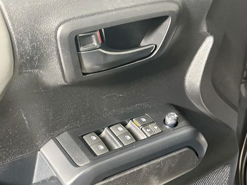 Used 2022 Toyota Tacoma SR w/ SR Convenience Package RWD image 17