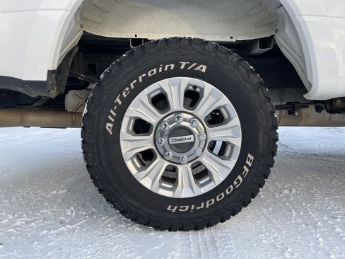 Certified 2022 Ford F250 XLT w/ Snow Plow Prep Package image 22