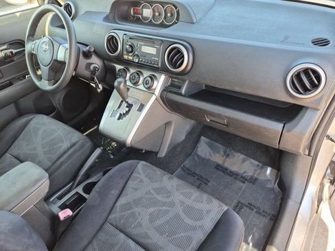 Used 2012 Scion xB FWD image 17