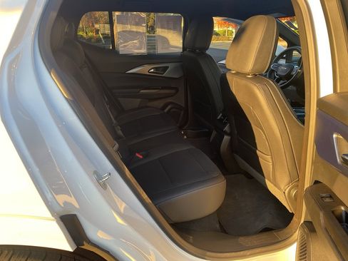 Used 2025 Chevrolet Equinox EV LT w/ Convenience Package image 40