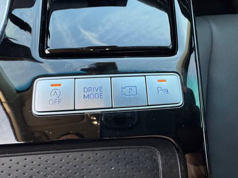 Used 2025 Genesis G80 2.5T image 31