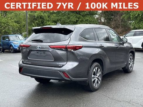 Used 2023 Toyota Highlander XLE AWD/4WD image 2