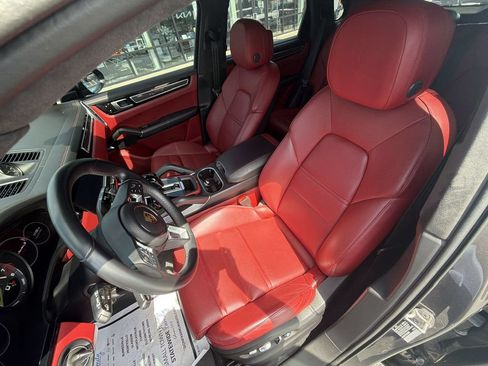 Used 2021 Porsche Cayenne Turbo S AWD/4WD image 17