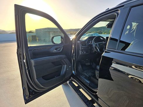 Used 2023 Chevrolet Suburban Z71 w/ Luxury Package image 21