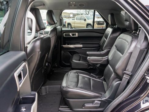 Used 2022 Ford Explorer XLT w/ Equipment Group 202A image 13