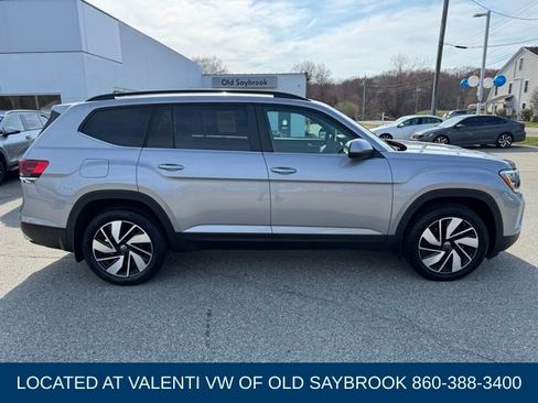 Used 2024 Volkswagen Atlas SE AWD/4WD image 4