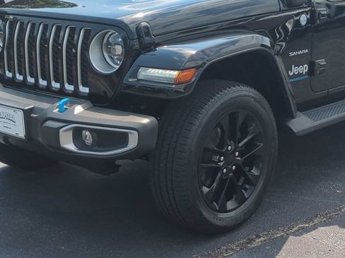 Used 2023 Jeep Wrangler Unlimited Sahara w/ Cold Weather Group AWD/4WD image 9