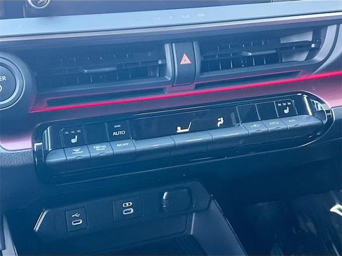 Used 2024 Toyota Prius Prime XSE Premium image 15