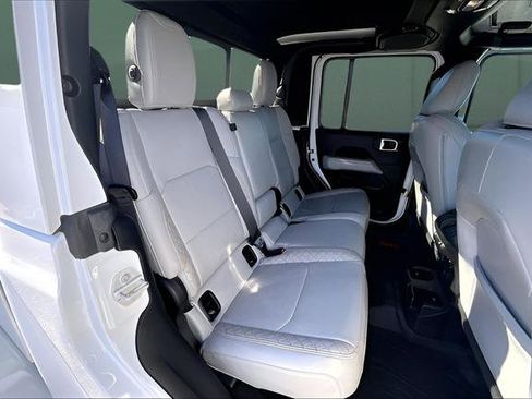 Used 2023 Jeep Gladiator Overland AWD/4WD image 24