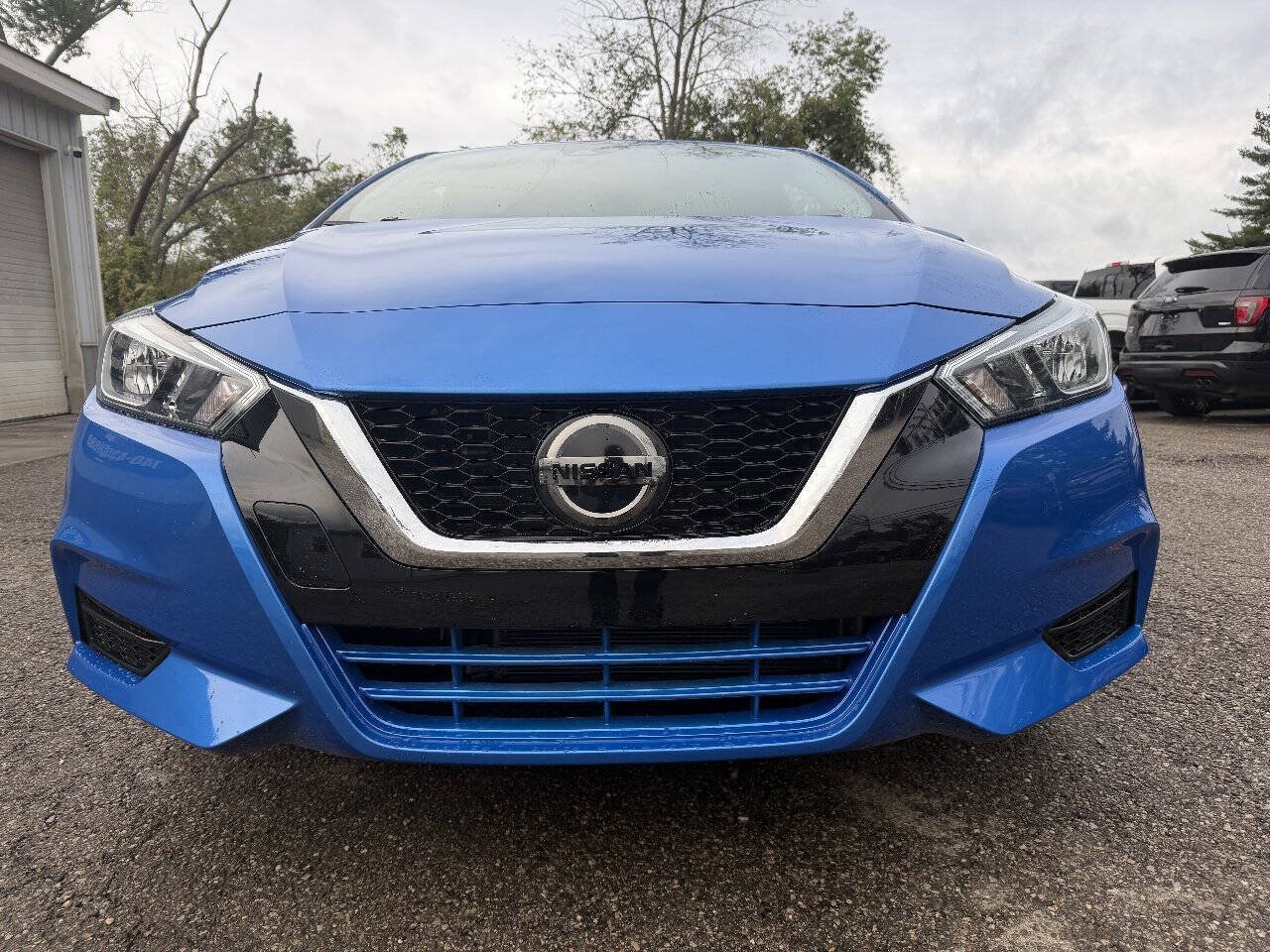 Used 2021 Nissan Versa SV FWD image 2