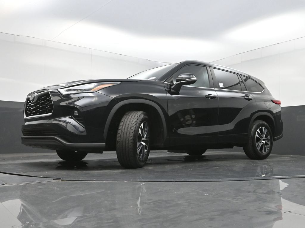 Used 2023 Toyota Highlander XLE FWD image 30