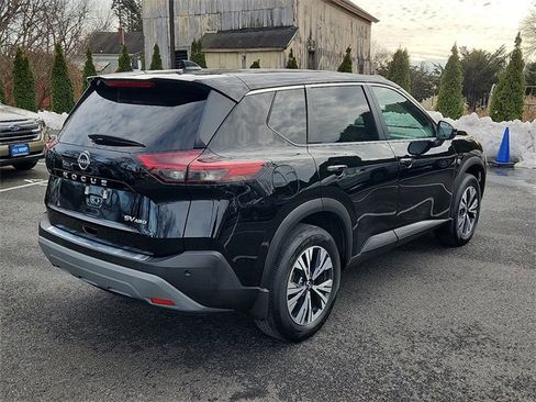 Used 2022 Nissan Rogue SV image 6